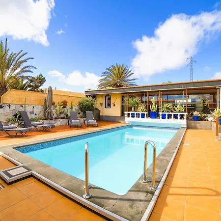 Villa Madora - Private Pool, Amazing Garden, Sea View & Quiet Location *