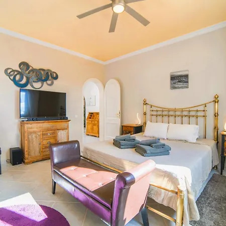 Madora - Private Pool, Amazing Garden, Sea View & Quiet Location Villa