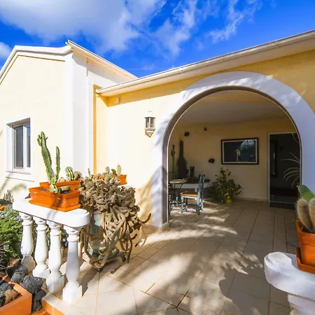 Madora - Private Pool, Amazing Garden, Sea View & Quiet Location La Asomada (Lanzarote)