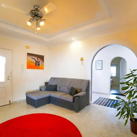Villa Madora - Private Pool, Amazing Garden, Sea View & Quiet Location