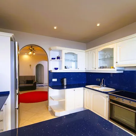 Villa Madora - Private Pool, Amazing Garden, Sea View & Quiet Location *