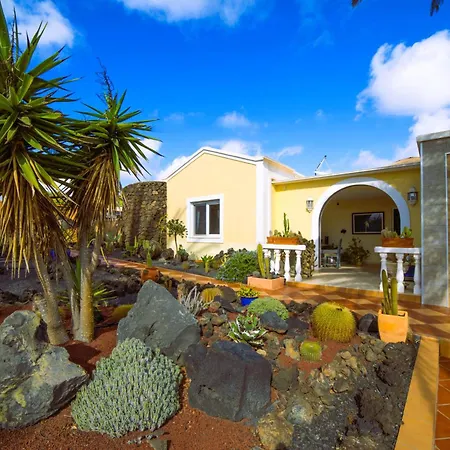 Madora - Private Pool, Amazing Garden, Sea View & Quiet Location La Asomada (Lanzarote)