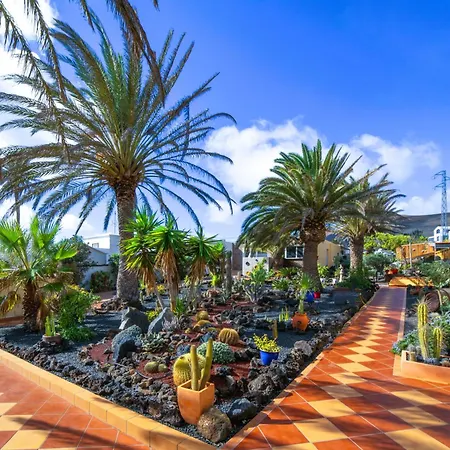 Madora - Private Pool, Amazing Garden, Sea View & Quiet Location Villa La Asomada (Lanzarote)